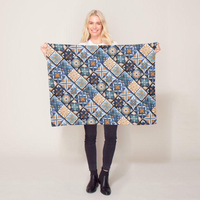 Couverture Polaire Bleu & Orange, Arabe & Marocain (En situation)