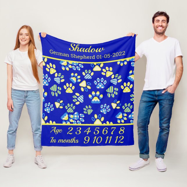 Couverture Polaire Bleu pattes Pet Jalon Blanche (En situation)