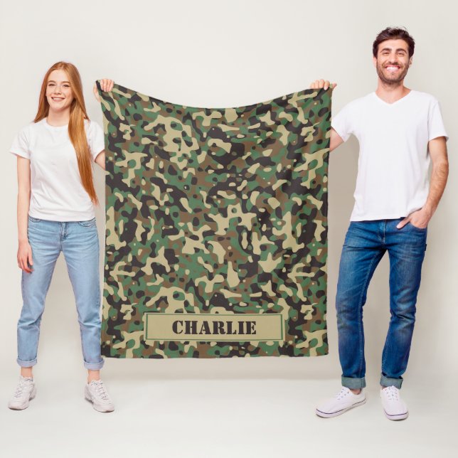Couverture Polaire Camo camouflage motif nom personnalisé (En situation)