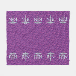 Couverture Polaire Camouflage argenté de rose de caducée d'infirmier