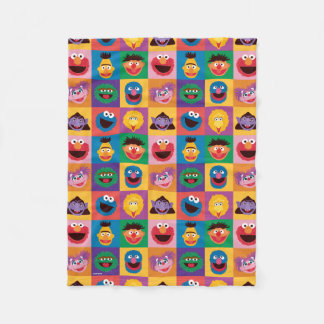 Couverture Polaire Caractères de rue Sésame | Grille de blocs colorés