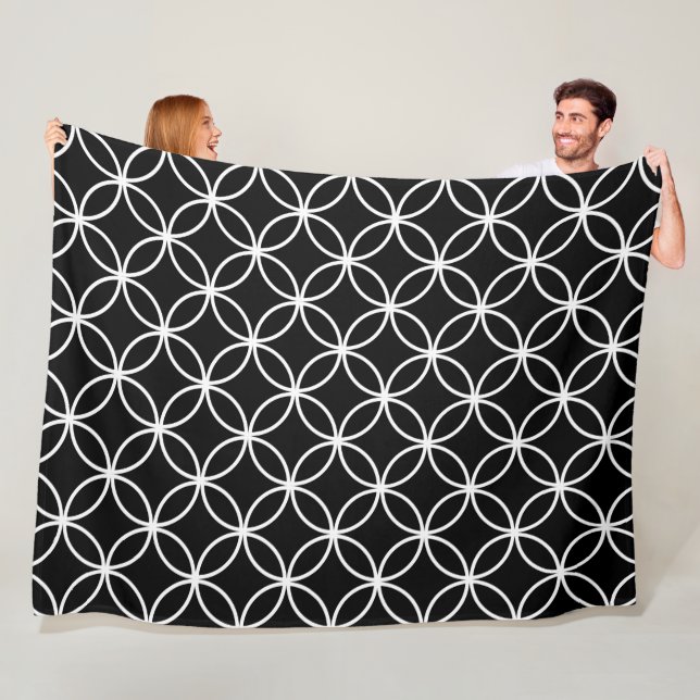 Couverture Polaire Carreau noir et blanc pétales motif (En situation)