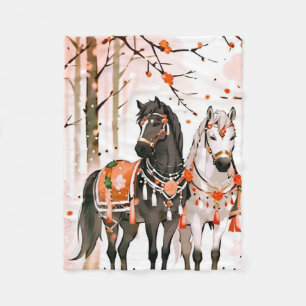 Couverture Polaire Chevaux dans une forêt rouge
