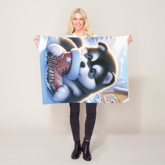 Couverture Polaire Chiot jouant avec une botte hivernale couverte de  (En situation)