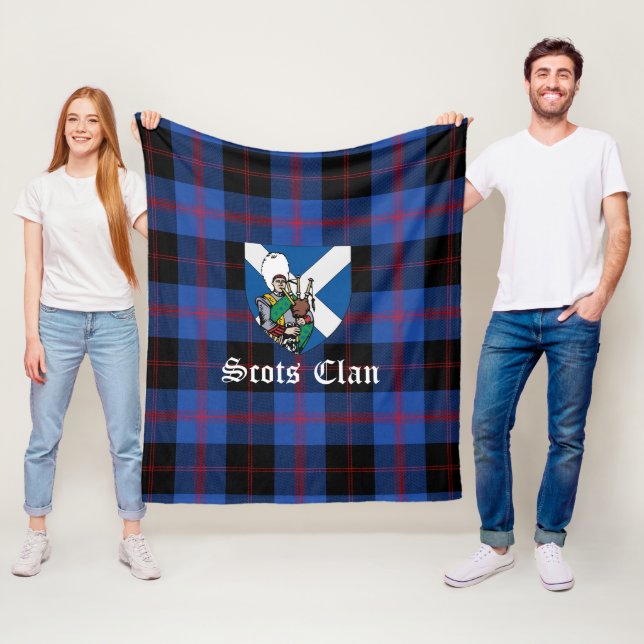 Couverture Polaire Clan Angus Modern Tartan Plaid (En situation)