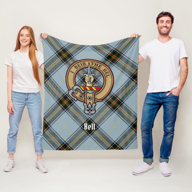 Couverture Polaire Clan Bell Crest sur Tartan (En situation)