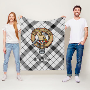 Couverture Polaire Clan MacFarlane Crest sur tarte noir et blanc