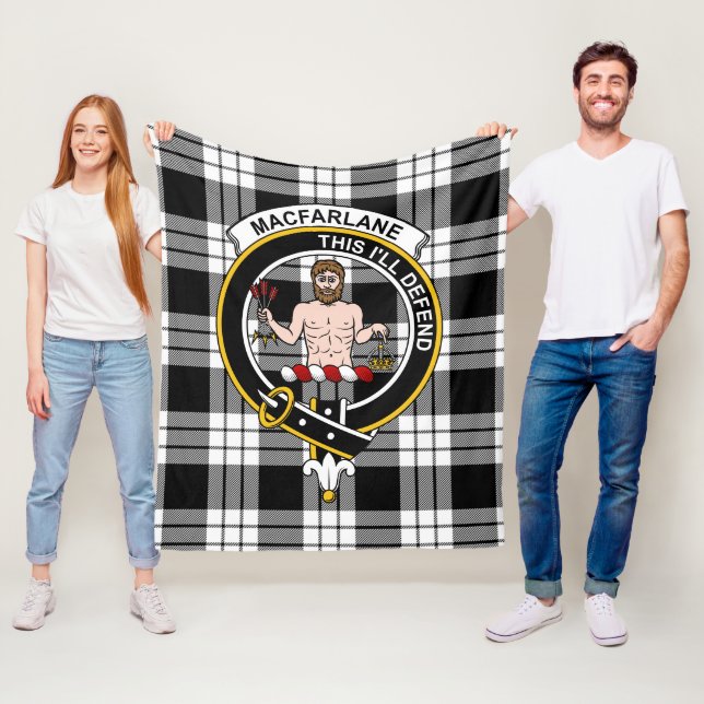 Couverture Polaire Clan MacFarlane Tartan noir et blanc Plaid (En situation)