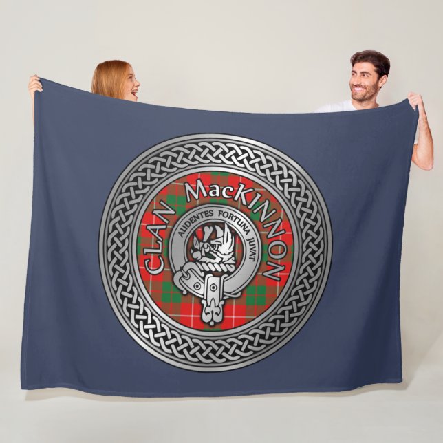 Couverture Polaire Clan MacKinnon Crest & Tartan Knot Fleece Blanket (En situation)