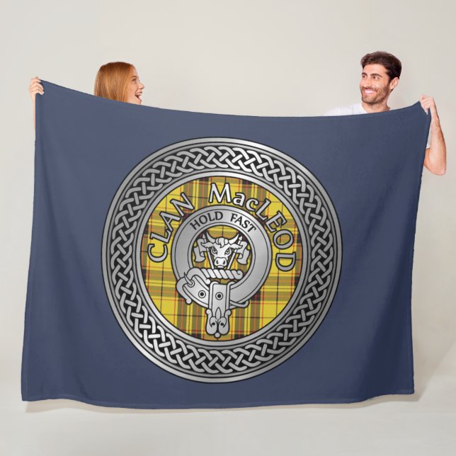 Couverture Polaire Clan MacLeod Crest & Tartan Knot Blanket (En situation)
