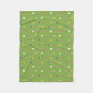 Couverture Polaire Cœurs à pois sur verdure verte