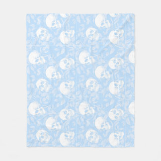 Couverture Polaire Crânes gothiques pastel bleu et feuillage Hallowee