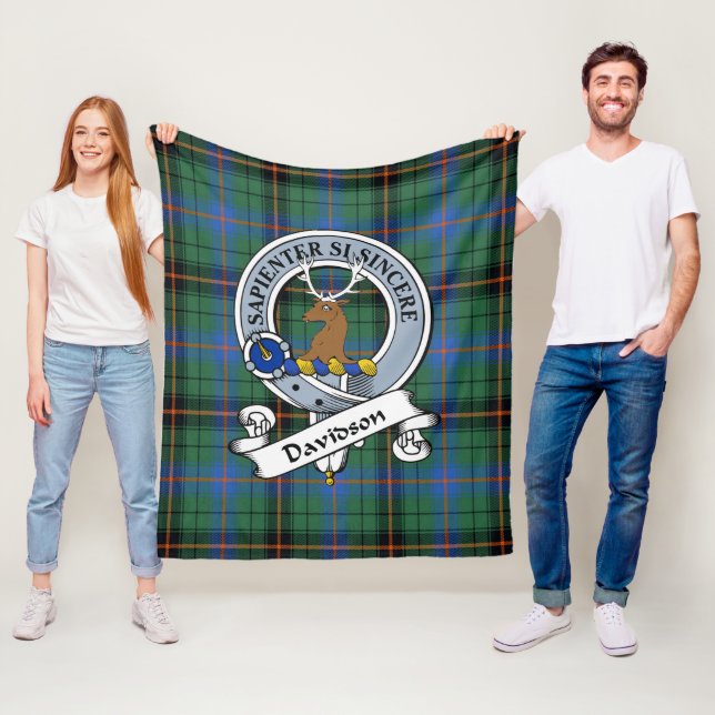 Couverture Polaire Davidson Ancien Clan Badge Tartan Plaid (En situation)