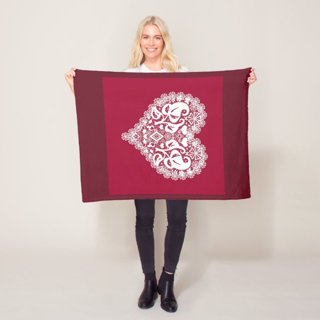 Couverture Polaire Dentelle coeur rouge feuille dentelle fleurie Vale (En situation)
