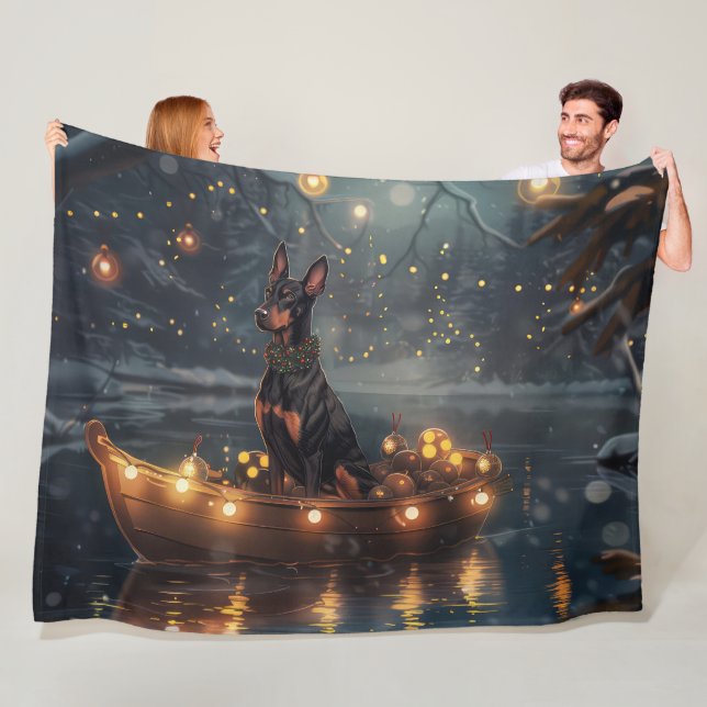 Couverture Polaire Doberman Christmas Festive Voyage (En situation)