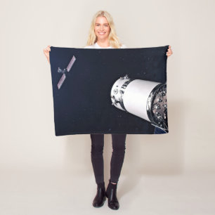 Couverture Polaire Dragon Xl Spacecraft S'Approche D'Une Passerelle L
