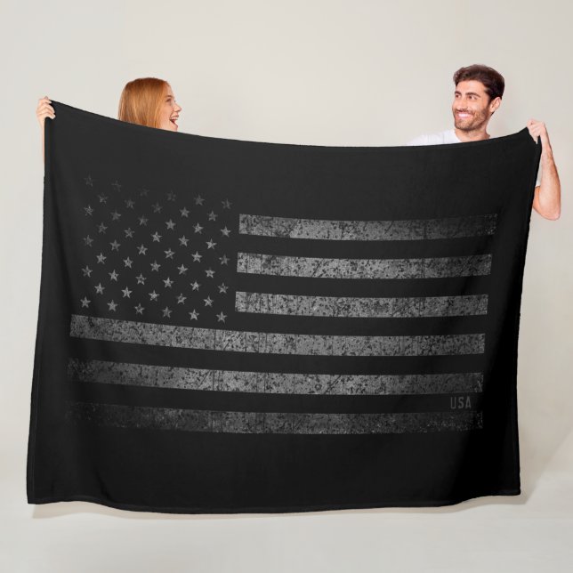 Couverture Polaire Drapeau américain noir Grunge avec nom (En situation)