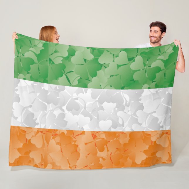 Couverture Polaire Drapeau de l'Irlande avec motif shamrock (En situation)