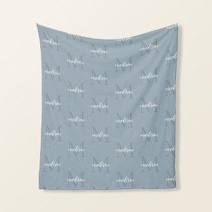 Couverture Polaire Dusty Blue Répétition Monogramme Nom personnalisé