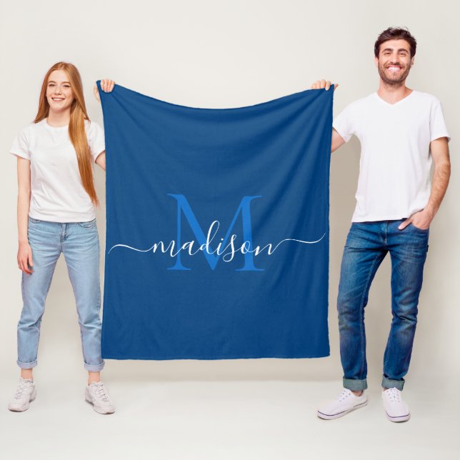 Couverture Polaire Élégant Monogramme Marine Bleu Blanc Script modern (En situation)
