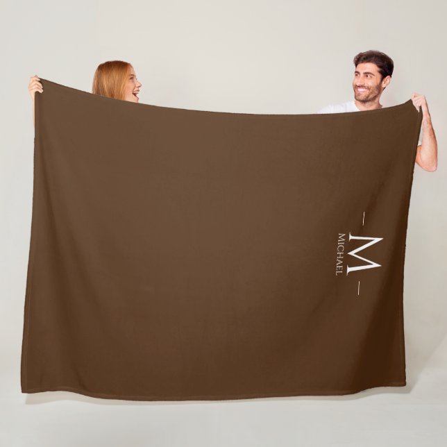 Couverture Polaire Élégant personnalisé Brown grand monogramme (En situation)