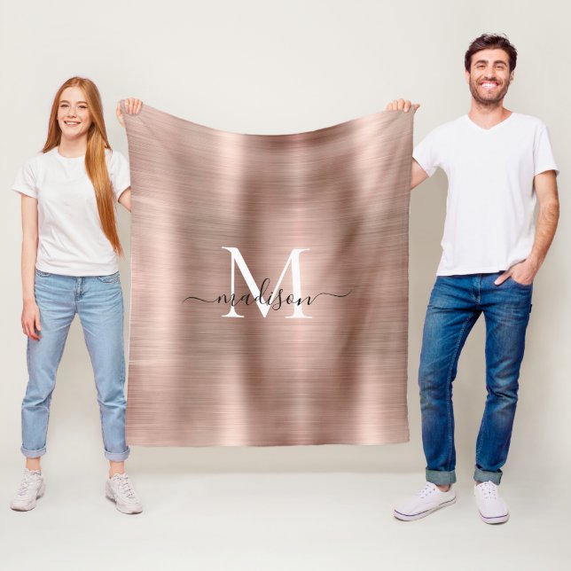 Couverture Polaire Élégant Rose Monogramme Or Script Métal brossé (En situation)