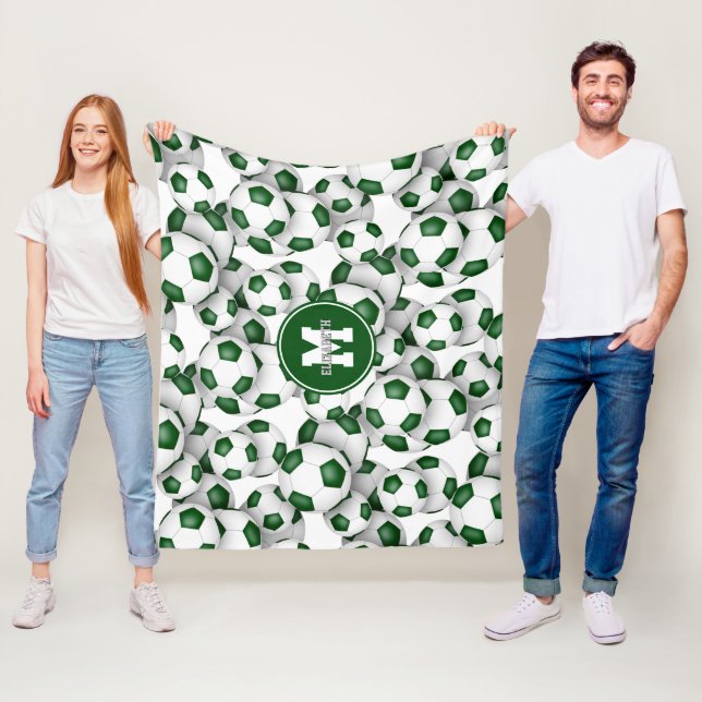 Couverture Polaire équipe blanche verte couleurs soccer balls motif (En situation)