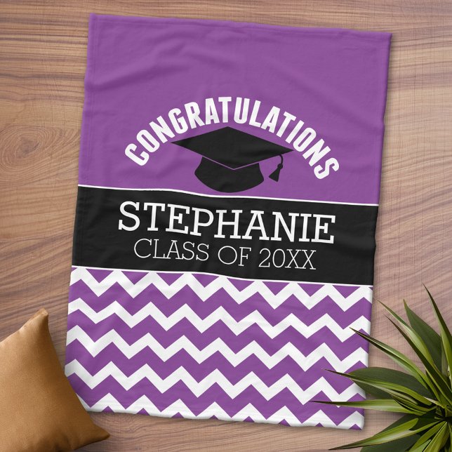 Couverture Polaire Félicitations Diplômé - Purple Black Graduation (Personalized Fleece Blanket - Add Photos and Text or Customize completely in advanced design area)