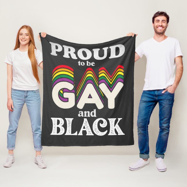 Couverture Polaire Fière D'Être Gay Et Noir De Fierté LGBT (En situation)