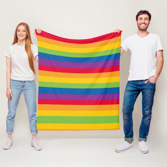 Couverture Polaire Fierté, Couleurs Arc-en-ciel (En situation)