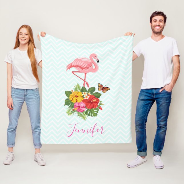 Couverture Polaire Flamant rose rose & Hibiscus Tropical Fancy (En situation)