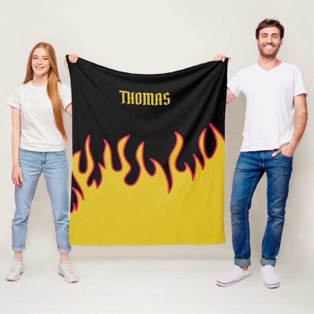 Couverture Polaire Flammes Jaune, Rouge et Noir Personnalisées (En situation)