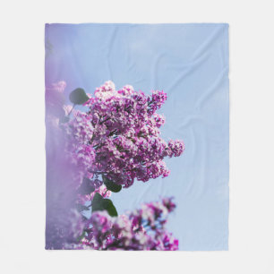 COUVERTURE POLAIRE FLEURS PURPLES SOUS LE CIEL NUAGE
