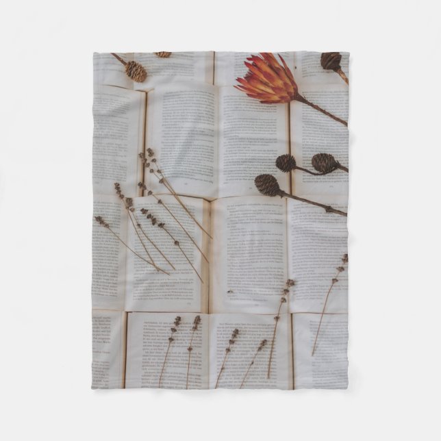 Couverture Polaire Fleurs séchées sur les livres (Devant)