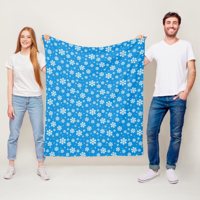 Couverture Polaire Flocons blancs sur motif d'hiver bleu moyen (En situation)