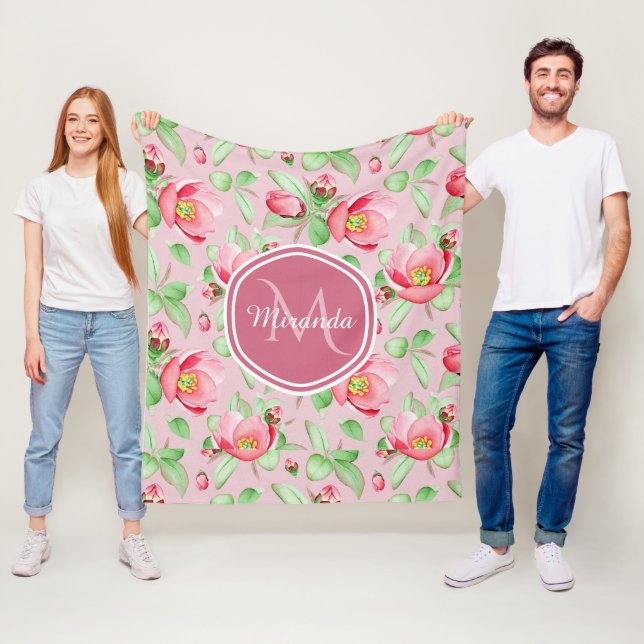 Couverture Polaire Floral De Fleur De Pomme Rose Douce Avec Monogramm (En situation)