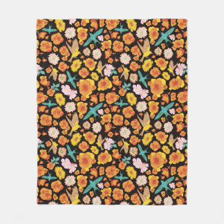 Couverture Polaire Flore printanière luxuriante et oiseaux sur arrièr