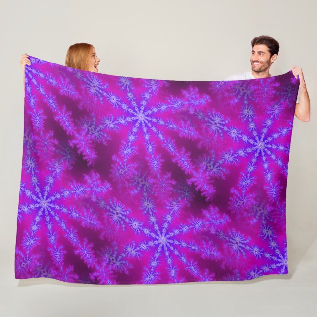 Couverture Polaire Fuchsia Purple Blue Starburst psychédélique fracta (En situation)