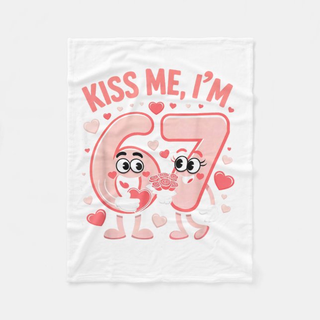 Couverture Polaire Funny Kiss Me I'm 67 Cute Valentine's Day Couples  (Devant)
