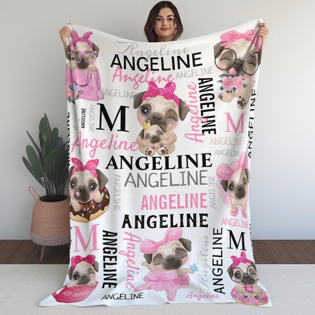 Couverture Polaire Girly Blush Pink Nom du collage Carlins mignons (Girly Blush Pink Collage Name Cute Pugs Fleece Blanket)