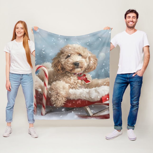 Couverture Polaire Goldendoodle Chien Festif de Noël (En situation)