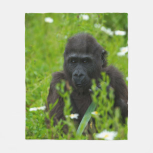 Couverture Polaire Gorille Bébé Se Cachant Dans L'Herbe