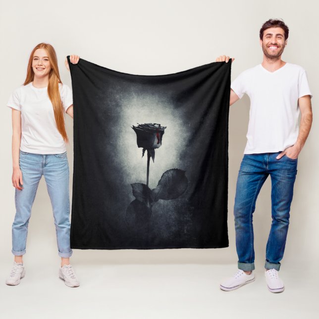 Couverture Polaire Goth Black Rose Dripping Blood (En situation)
