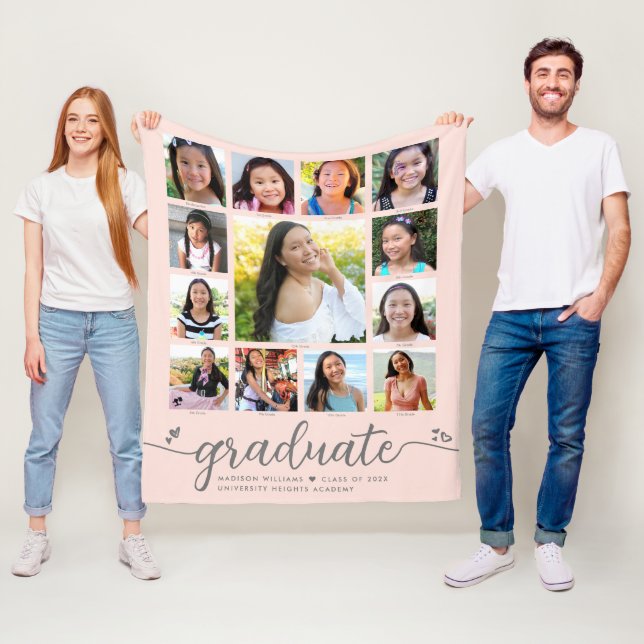 Couverture Polaire Graduation K-12 Blush Pink Script Photo Collage (En situation)