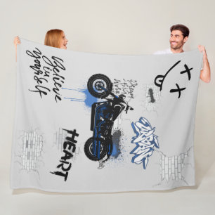 Couverture Polaire Graffiti de moto noir et bleu gris
