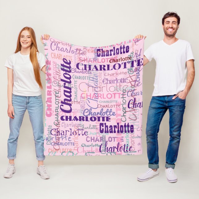 Couverture Polaire Graffiti moderne Motif de noms roses (En situation)