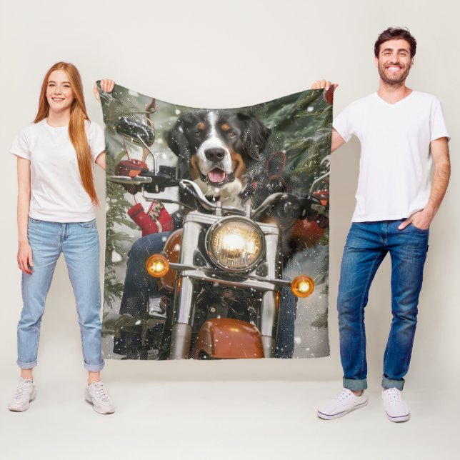 Couverture Polaire Grande Suisse de l'équitation moto Noël (En situation)