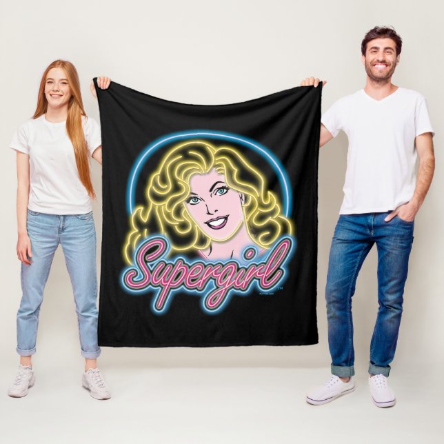 Couverture Polaire Graphique des lumières de Neon Retro Supergirl (En situation)