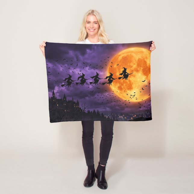 Couverture Polaire Halloween avec Lune et Sorcière (En situation)