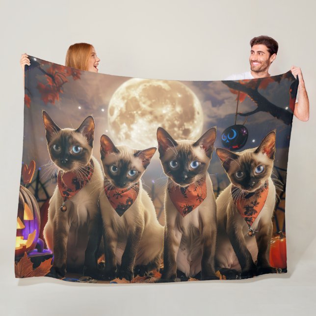 Couverture Polaire Halloween Éffrayant de chats de Siamese (En situation)